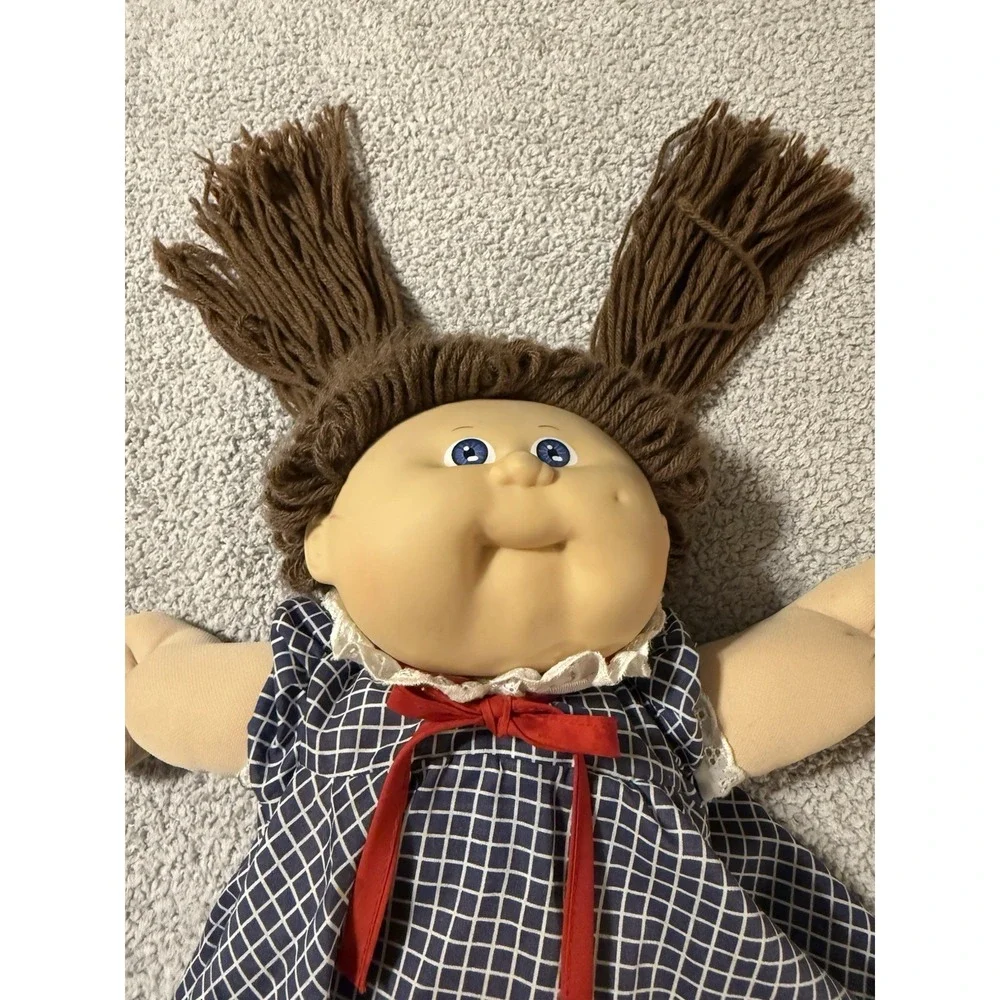 Vintage 1985 Cabbage Patch Kids Girl Doll Brown Hair Blue Eyes Blue Signature